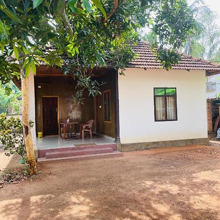 The Munroe Villagio Homey Mundrothuruth Bagian luar foto