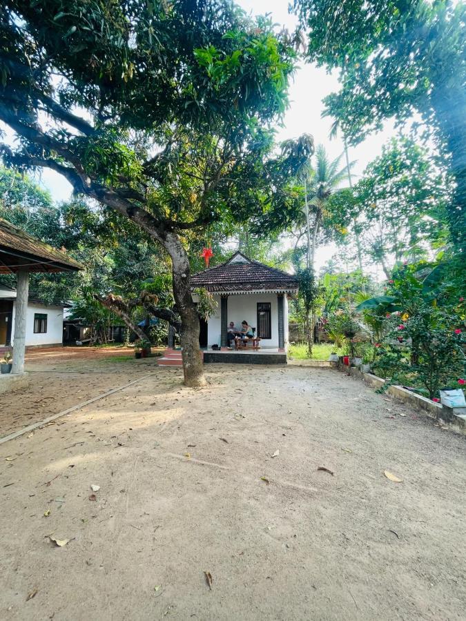 The Munroe Villagio Homey Mundrothuruth Bagian luar foto